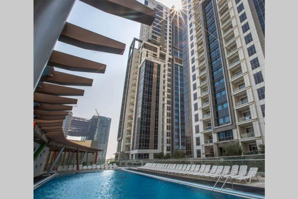 Higuests - Roomy Apt With Infinity Pool Close To Burj Khalifa Dubai Eksteriør billede