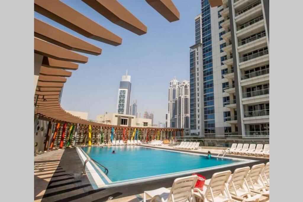 Higuests - Roomy Apt With Infinity Pool Close To Burj Khalifa Dubai Eksteriør billede